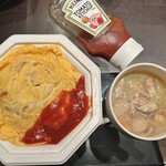 梅山飯店 - 右のスープと上のケチャップはお店と関係ないです！