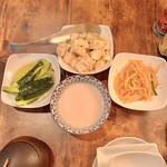 シリンゴル - 前菜と乳茶