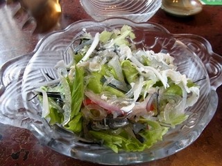 Daihachi Zushi - フグ皮のサラダ