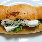 ベーカリー＆カフェ カスカード - チキンバジル