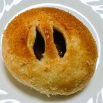 ベーカリー＆カフェ カスカード - チーズ入りカレーパン