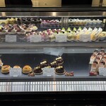 トシ・ヨロイヅカ 東京 - 