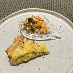 Mr.Porcino - キッシュとスペルト小麦のサラダ