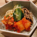 炭火焼肉 肉の匠 ひうち - ナムルとキムチ