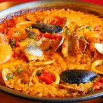 アルハンブラ - 料理写真:パエジェーラを使って調理されているパエジャ