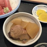 魚真 - 本マグロの中トロ定食（小鉢）