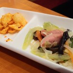 24時間 餃子酒場 - お通し(席料)330円