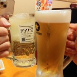 24時間 餃子酒場 - 生ビールは350円がタイムサービスで250円と餃子酒場ハイボールがタイムサービスで250円でかんぱ～い