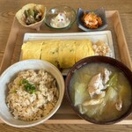 和かふぇ もののね - 炊き込みご飯と牛すじ煮込み出汁巻玉子