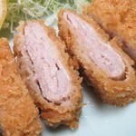 とんかつ蘭 - 富士金華重ね揚げ定食　カツの断面　ミルフィーユ！