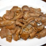 白楽天 - 焼きもつ 550円 七味をかけてお酒のおつまみに最適。