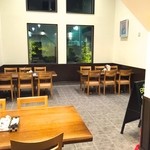 白楽天 - 綺麗な店内です。