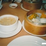 粵菜廳 - 2004年の飲茶4種類､トウモロコシと鶏肉入りのスープ