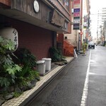 一条流がんこ総本家分家四谷荒木町 - 左前がお店の入口