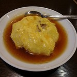 中華居酒屋 華郷 - 天津飯の玉子が破れているのはご愛嬌ですね^^;