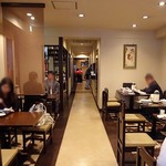 中華居酒屋 華郷 - スッキリして清潔感のある店内