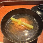 燈々庵 - 清汁仕立て　根野菜飛竜頭　京人参　柚子