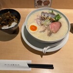鶏白湯ラーメン ムツキ - 魚介鶏白湯ラーメン 税込990円、高菜ごはん 税込180円（R7.6時点）