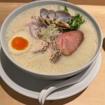 鶏白湯ラーメン ムツキ - 魚介鶏白湯ラーメン 税込990円（R7.6時点）