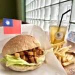 Cafe TRERON PERCH - ルーローバーガー