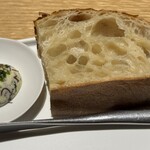 restaurant.m - ・KISOのパンと自家製バター
      　バターには青のり・オゴノリ・昆布茶が
      　練り込まれていて青のりの香りが特徴的