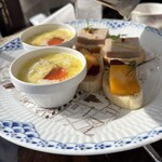 山のホテル ラウンジ・バー - 1段目(ブルスケやチーズやスープ)