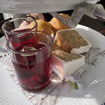 山のホテル ラウンジ・バー - 2段目(ベリーのジュレとシフォンとマフィン)