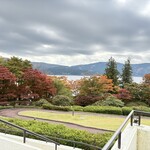 山のホテル ラウンジ・バー - 庭園と芦ノ湖1