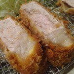 とんかつ いわい - 厚切りロースかつ断面（2014/11撮影）