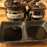 とんかつ いわい - とんかつ醤油とソースは別皿（2014/11撮影）