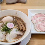 ぶたのほし - 同系列の中でも唯一無二の一杯。濃い味なので、少々コンパクトな量ながらも食べ応え十分。