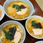 珉亭 - ラーチャン　990円　手前2半ラー　奥ラーチャン・メン大