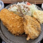 ふれあい館 - お魚フライは左がマトウダイ、右がアジフライ