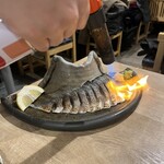 魚豪商 コダマ - 本日も豪快に炙っていただきました！