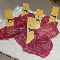 熟成和牛焼肉エイジング・ビーフ 横浜店 - 熟成和牛厳選5種盛り合わせ