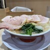 ラーメンみなみ - 料理写真:チャーシュー背脂中華　1,250円税込。熱々。ほうれん草はぷりんも納得のシャキシャキ。ネギもフレッシュ。満足。