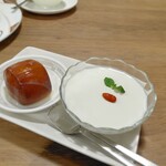 天外天 - ●ミルク饅頭と杏仁豆腐