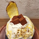 京かき氷 つみき - トップは自家製さつまいも生チョコ、いもチップ