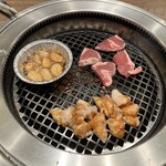 牛角 食べ放題専門店 - ラムとぼんじりとヤバいニンニクオイル焼き