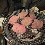 ホルモンさわ - 焼きましょう～！(*´σｰ｀)ｴﾍﾍ