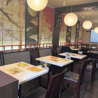 幅広いシーンで活用頂けるテーブル席