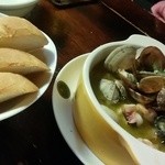 ナパーム - ＭＩＸアヒージョ+バゲット２枚（+１００円で追加２枚）