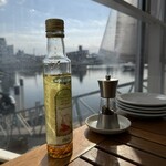 CAFE & PIZZERIA HARBOR - 卓上のガーリック&チリフレーバーのオリーブ