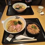 仙臺 くろく - 青葉地鶏の旨味塩そばとそぼろ丼セット 1900円」