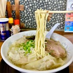 伊達屋 - 麺が細くやや縮れていて優しい塩味に馴染みます