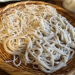 しのうち - 蕎麦は細切り。