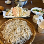 しのうち - 右奥のお漬物がいい仕事してくれました。