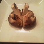 ラトリエ・ドゥ・ヴィーブル - 椎茸焼　（本当は2個・・つい待ちきれず食べてしまった）