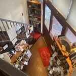 ツェーンコーヒー - 二階席から下を覗くとこんな感じ。店内にはボサノバが流れていました。