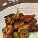 チャイニーズダイニング 結彩 - 黒毛和牛の内腿を使ったオイスターソース炒め